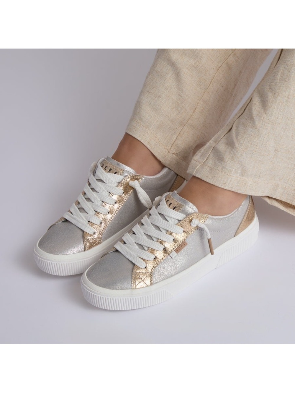 Reef Women's Lay Day Dawn Casual Leather Sneaker in Marbled Silver Size 7